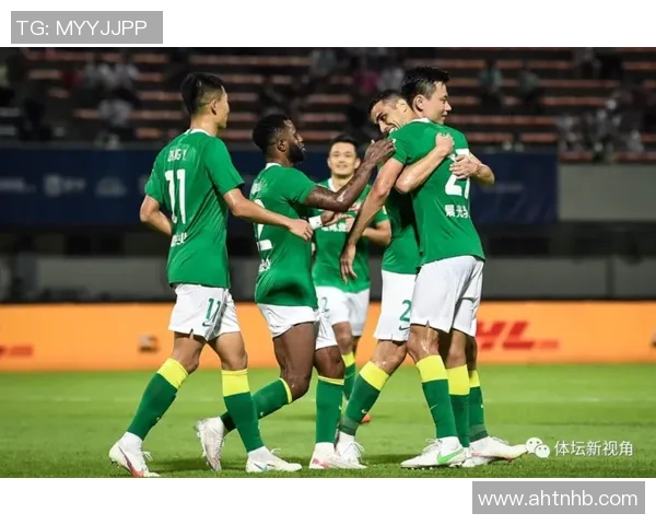 武汉足球队在邀请赛中的团队协作表现分析与点评