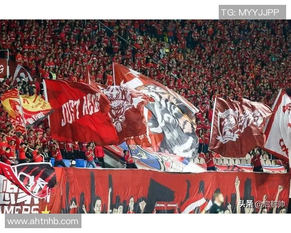 广州足球队团队协作引发热议球迷对战术配合和球员默契产生分歧